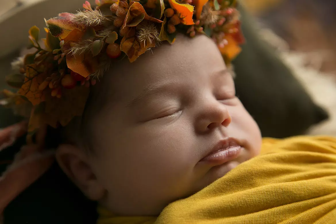 Осень - новорожденная девочка